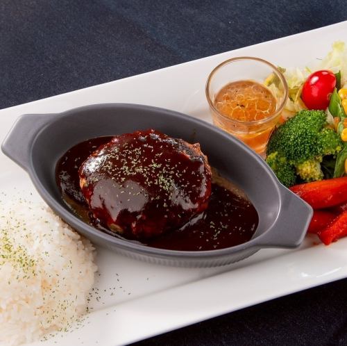 【肉汁注意！】とろける万葉牛入り！極上ハンバーグプレートをランチで！