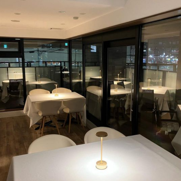 [Indoor/Balcony on the 2nd floor] At our restaurant, we have carefully placed lighting on each table.Enjoy the different atmosphere during the day and at night with the illumination-like lighting.Enjoy the contrast of food, terrace, tableware, plants, and lighting.