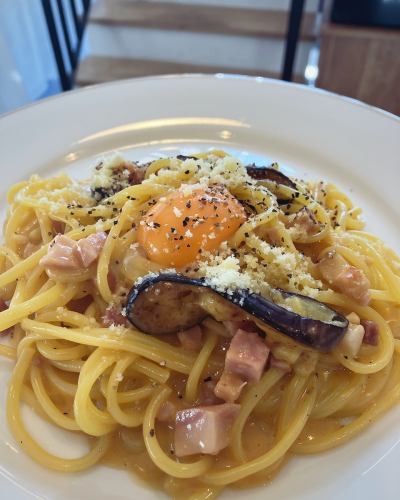 Rich carbonara with fresh pasta