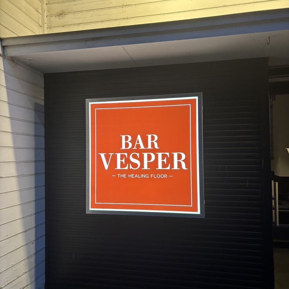 内装がおしゃれな店内でカクテルをご堪能下さい！
