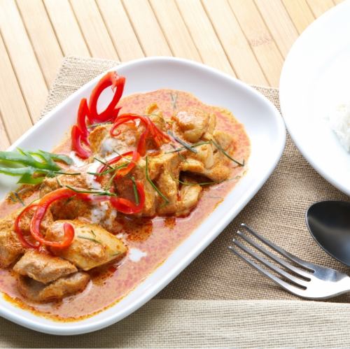 Red coconut curry (chicken: panengai)