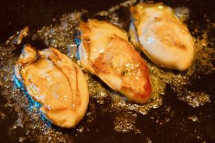 Grilled oysters with garlic butter
