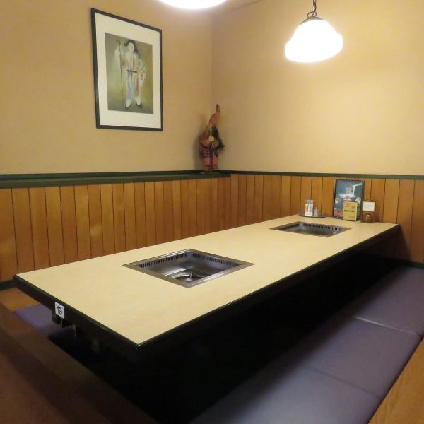 [There are multiple sunken kotatsu seats] A sunken kotatsu seat where you can enjoy your meal while sitting comfortably.It can accommodate up to 8 people and has 2 cooking spaces! Recommended for dining with friends or family!