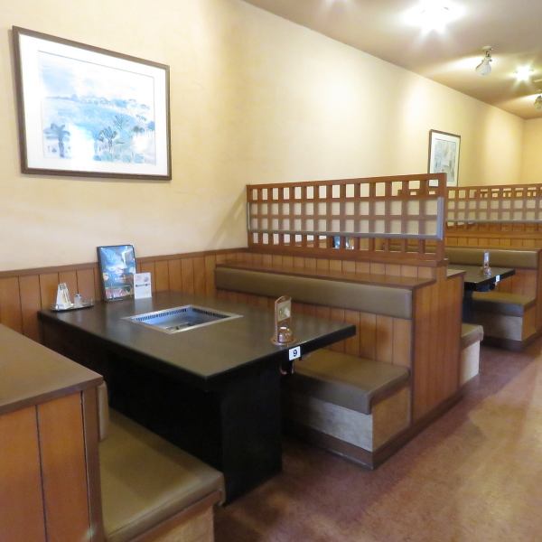 [Spacious store] Multiple table seats are available.You can enjoy domestic beef, vegetables, udon or ramen on a hot iron plate.We welcome couples, married couples on dates, and even single guests!
