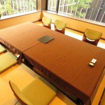 We offer private seating where you can enjoy your meal leisurely without worrying about those around you.The horigotatsu (horizontal kotatsu) makes it easy to relax and feel comfortable. It can be used for a variety of occasions, including company entertainment and family meals.You can rest assured that you can spend your time without worrying about your surroundings! Please relax and enjoy your meal and time with your loved ones♪ We look forward to your visit!