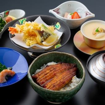 Mini eel set meal: 3,800 yen for lunch, 4,300 yen for dinner