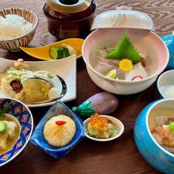 公休日前 4,000 日元 + 周末、节假日、晚上 500 日元