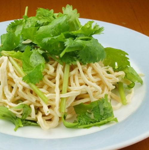 香菜と千豆腐のサラダ