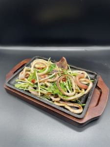 Stir-fried squid and mizuna with anchovies