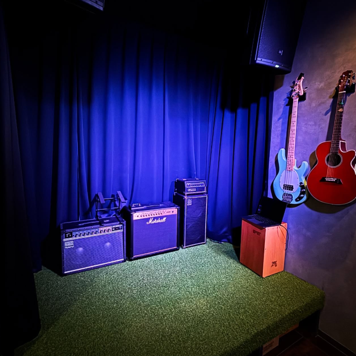音楽ライブも楽しめる雰囲気の良いバーで心地よいひとときを