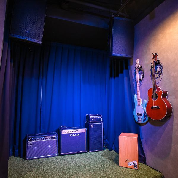 【音楽を聴きながら優雅なひとときを♪】当店は、音楽を聴きながら優雅に過ごせる空間を提供しています。落ち着いた雰囲気の中で、お友達や大切な人との会話を愉しむには最適の場所です♪心地良い音楽に包まれながら、料理やカクテルを楽しむ時間は、特別なひとときに。ぜひ当店でお楽しみください！