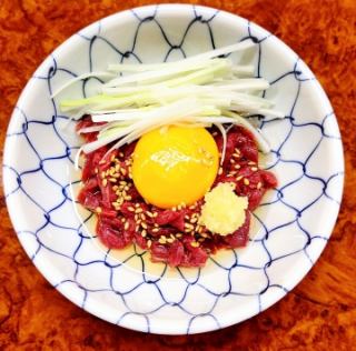 広々としたテーブル席は、ご家族やご友人とワイワイ楽しみたいときに最適です。5卓ご用意しており、グループでのご利用にも便利です。美味しいお肉をみんなで囲んで、楽しいひとときをお過ごしください♪