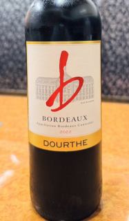 店舗全体を貸し切ることも可能です。大人数での宴会やパーティーにも対応いたします。値段や服装を気にせず、気楽に賑やかな時間をお過ごしください。貸切をご希望の方は、お気軽にお問い合わせください。