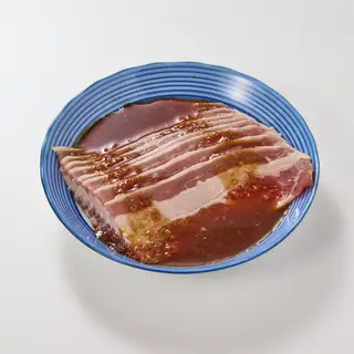 お一人様や少人数でのご利用にぴったりのカウンター席を2席ご用意しています。レトロな雰囲気が漂う店内で、自分だけの時間をゆっくりとお過ごしいただけます。仕事帰りのサク飲みにも最適です◎
