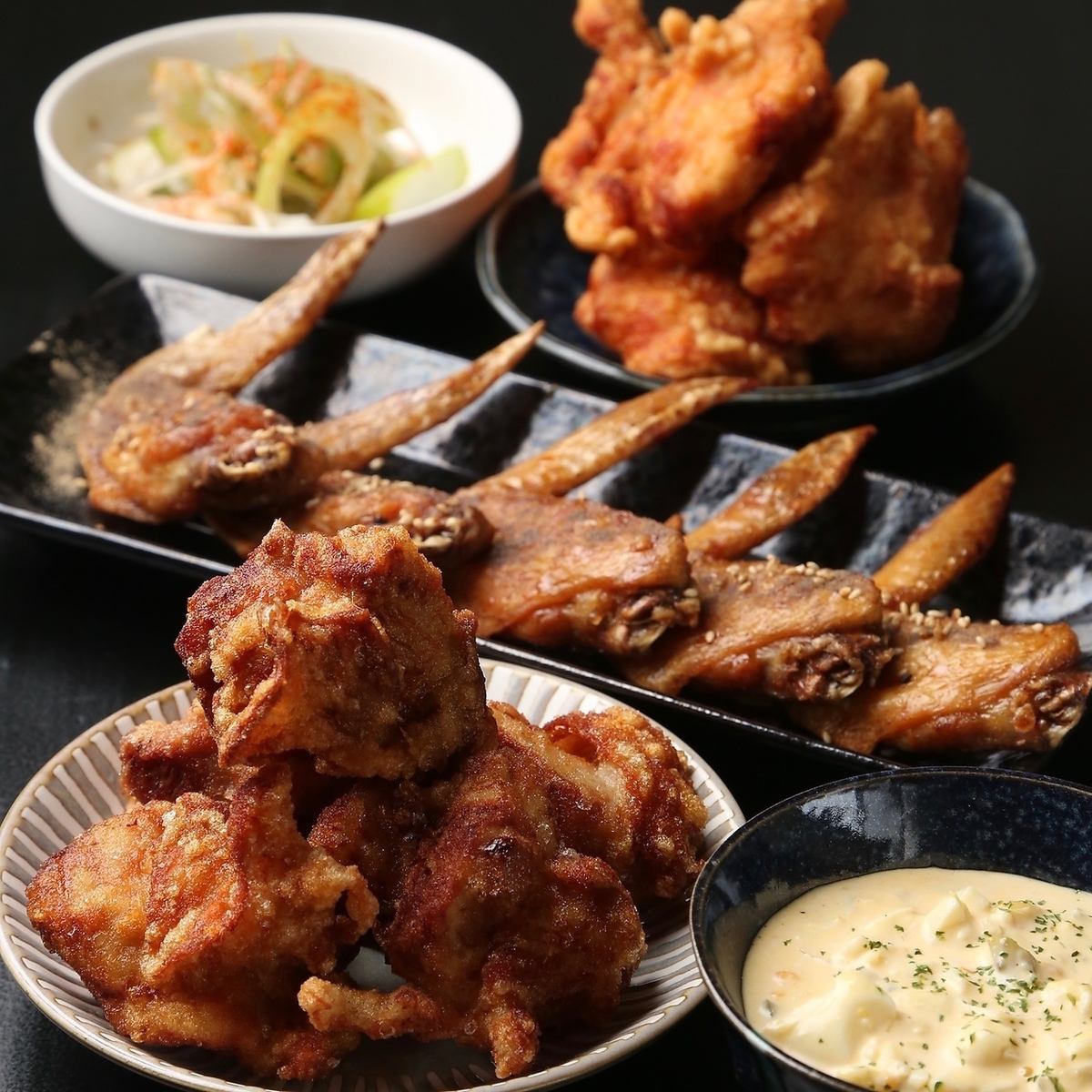 新鮮な国産若鶏を使用した逸品と、豊富なハイボールが揃うレトロな雰囲気の居酒屋◎