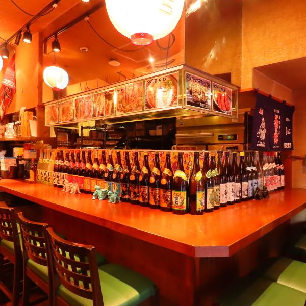 【カウンターでおしゃべりしながら◎】カウンターでご友人とお隣同士でおしゃべりする空間で距離感もより縮まるはず◎