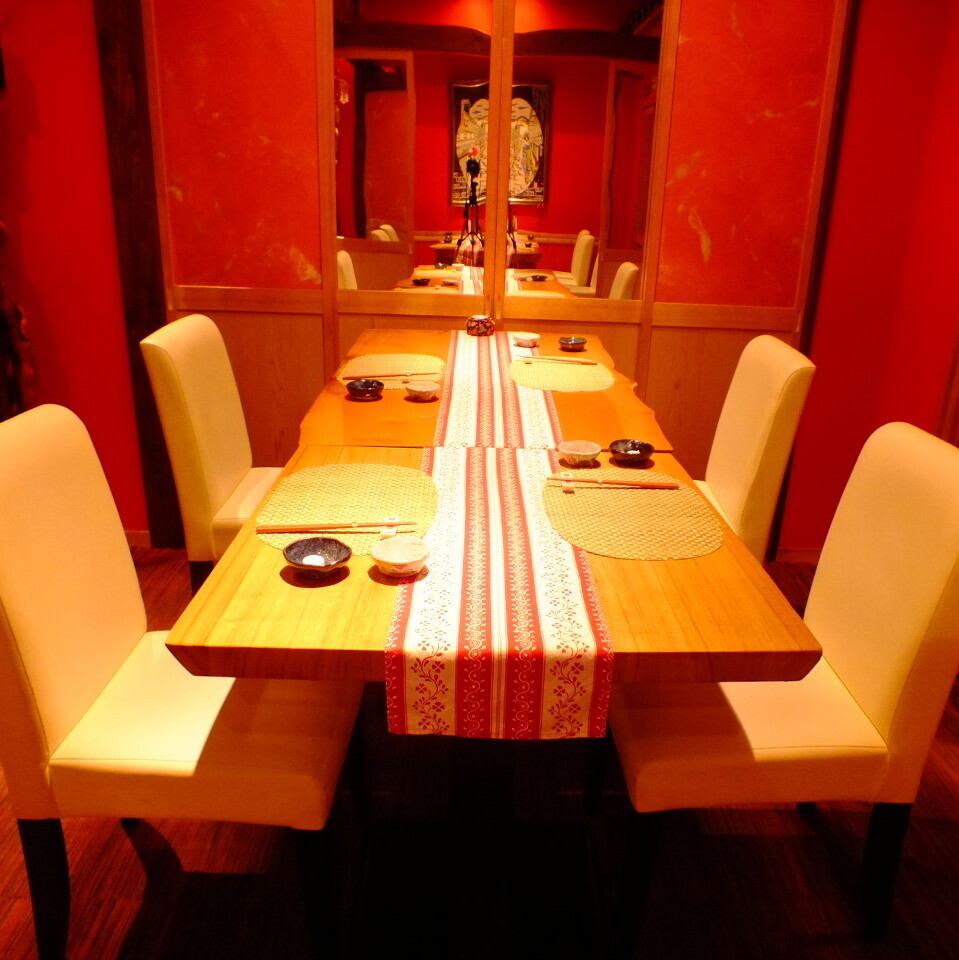 仙台的一家著名的日本餐廳...在輕鬆的日式私人房間中欣賞我們工匠的作品。