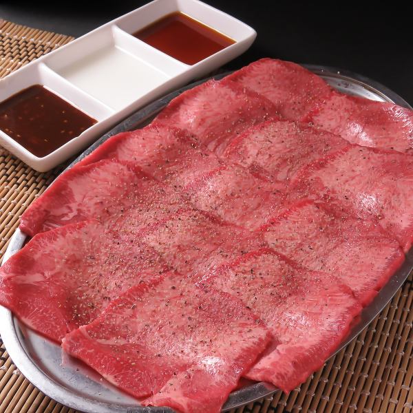 ≪手切りの絶品タン≫濃厚肉汁と心地よい歯ごたえを堪能◎塩タン　1,298円(税込)