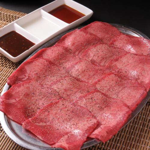 ≪手切りの絶品タン≫濃厚肉汁と心地よい歯ごたえを堪能◎塩タン　1,298円(税込)