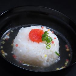 用關東煮湯汁製成的茶泡飯