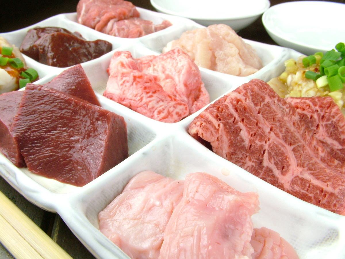 情熱ホルモン特製肉を思う存分堪能！！