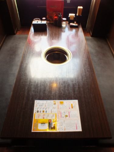 掘り炬燵席です