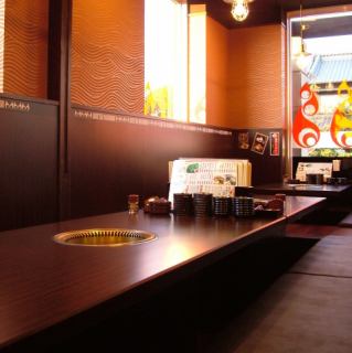 大人数でのお食事にもご利用頂ける掘りごたつ席をご用意しております。