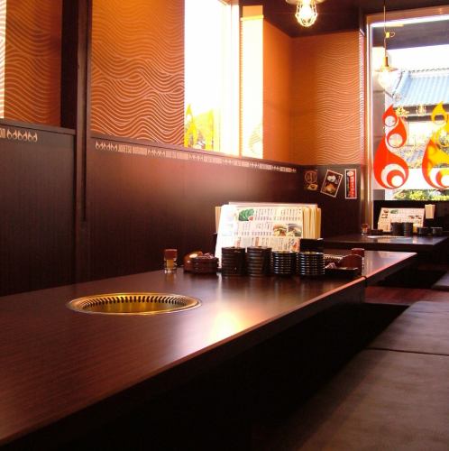 大人数でのお食事にもご利用頂ける掘りごたつ席をご用意しております。