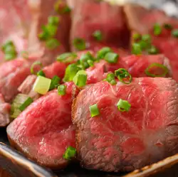 黒毛和牛イチボのタタキ