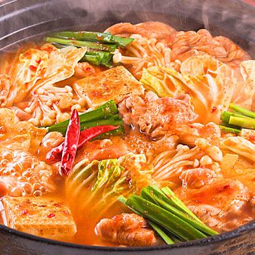 정통 수프를 맛볼 수 있습니다! 매운 한국식 치게 냄비
