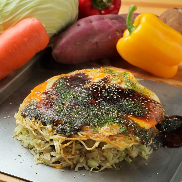 [New texture & new sensation ☆ Okonomiyaki using all 5 kinds of seasonal vegetables!] Okonomiyaki in the vegetable field 935 yen (tax included)