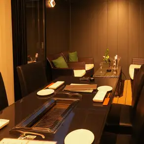 【結婚式の2次会や会社の宴会などに◎】当店の貸切は、46名様の店内丸ごと貸切！ほかのお客様を気にすることなく、快適な時間を過ごせます♪ぜひ、当店で最高の思い出を作ってくださいね♪
