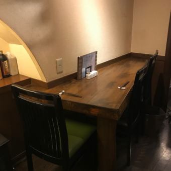 [Table 2 ~ 4 seats x 5 tables] Because it is a quiet space in the basement, you can enjoy meals such as authentic buckwheat noodles in a calm shop where you can relax like a hideaway away from the hustle and bustle of the city.Although it is a seat for small groups, the table layout can be changed, so it can be used for various banquets such as a year-end party and farewell party for 4 to 18 people.