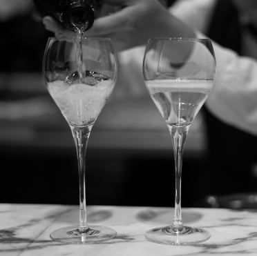 A fine sparkling liquor in which the crudely squeezed liquor is bottled and the natural carbon dioxide produced by fermentation in the bottle is confined."Pichipichi"