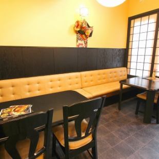 Table seats that can be used by 2 to 4 people can also be used together.It can also be used by a large number of people, such as family and friends.