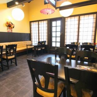 Table seats that can be used by 2 to 4 people.You can spend a relaxing time while feeling the Japanese atmosphere that you can feel everywhere, such as beams and Japanese accessories.