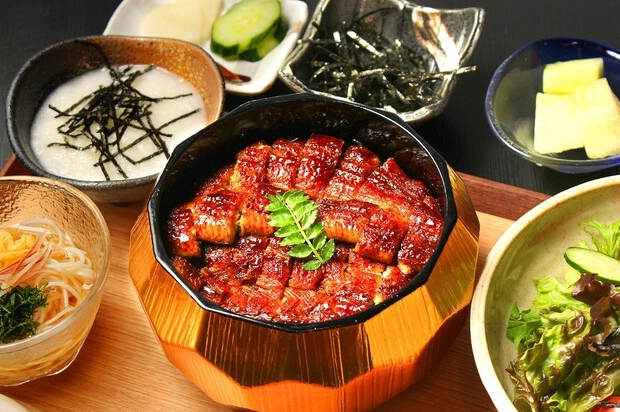 强烈推荐可以尽情享用鳗鱼的特制鲮鱼寿司套餐。