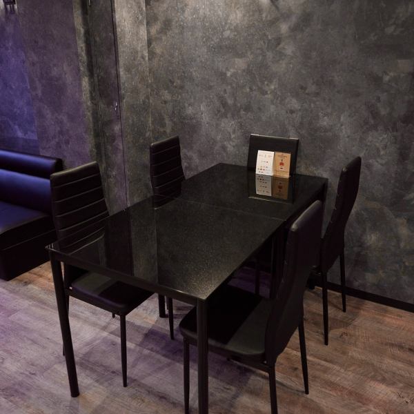 【用餐推薦】桌子可以自由移動，可以根據客人人數（最多8人）用餐。享受與朋友或夥伴一起用餐的樂趣！