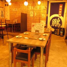 It's a table for 8 people ♪ Everyone can eat while baking ♪