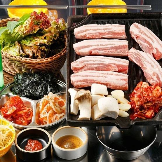 サムギョプサルをはじめ様々な韓国料理をご提供しております。