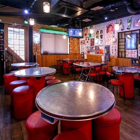 ファミリーやご宴会など、様々なシーンでお使いいただけます。お席の配置も変更でき、様々なシーンやニーズにご利用いただけるようになっております。店内の映えはもちろん、味にも定評・自信があるため、当店のお料理と雰囲気をお楽しみください！