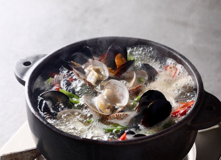 ムール貝海鮮チリタン鍋　2人前のボリューム