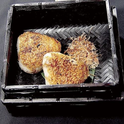 寅やの焼きおにぎり　2ヶ