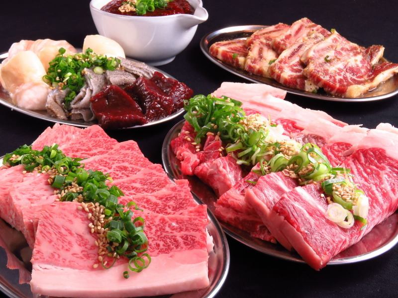 양념 갈비와 등심 호르몬 접시 등이 추천! 맛있는 고기를 저렴한 가격으로 제공!