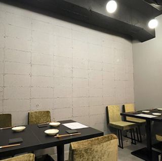 お店の魅力を全て独り占めできる贅沢な時間★会社の宴会や特別なパーティー、仲間との集まりに最適です◎洗練されたインテリアに囲まれ、料理長自慢の黒毛和牛サーロインのタタキや黒毛和牛カルパッチョ、ランプ、ハラミといった絶品肉料理を心ゆくまで堪能できる、忘れられない一夜になること間違いなし！ 