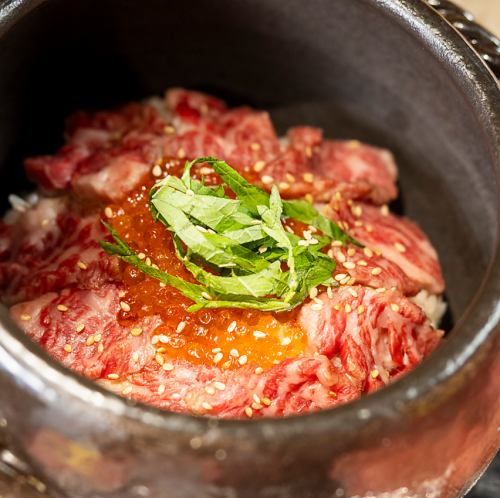 它就像一個珠寶盒！這道菜堪稱完美的收尾之作，讓您盡情享受滿滿的肉和鮭魚籽的美味。