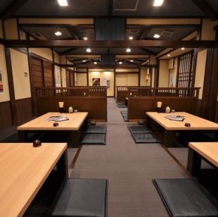 靴を脱いでゆったりとお寛ぎいただけます。