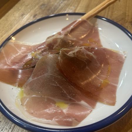 生ハムグリッシーニ