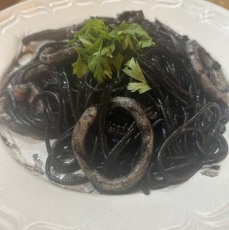 イカ墨のスパゲッティ