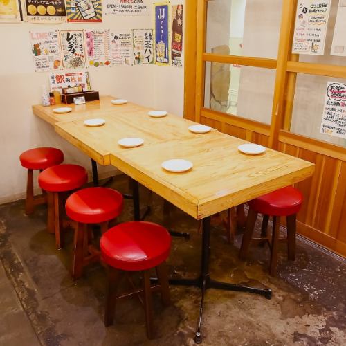 8名掛け×2卓完備◎大人数でご利用頂くにも十分なスペースを確保しております♪